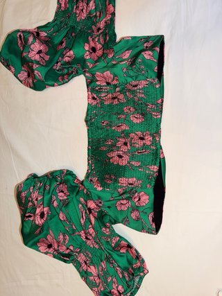 Top floral verde y rosa