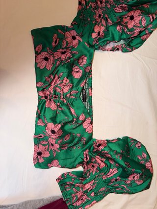 Top floral verde y rosa