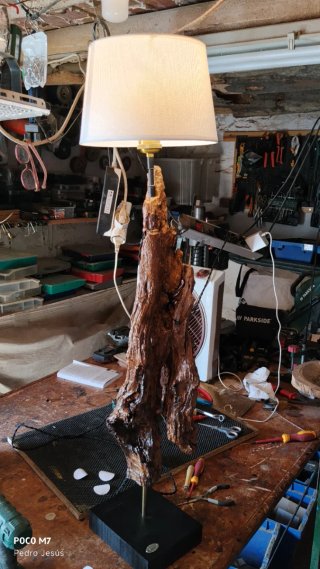 Lámpara Artesanal Única Madera y Metal