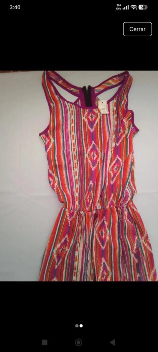 Bolso negro con cadena dorada,Camisa y mono