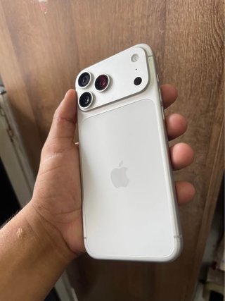 iPhone 17 Pro Max Silver