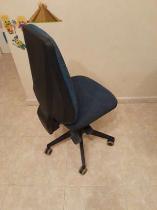 Silla profesional de oficina azul y gris