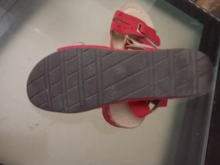 Sandalias rojas para mujer y beige und.