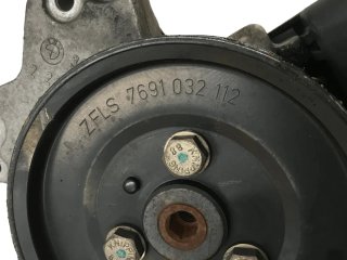 Bomba direccion BMW 6756930