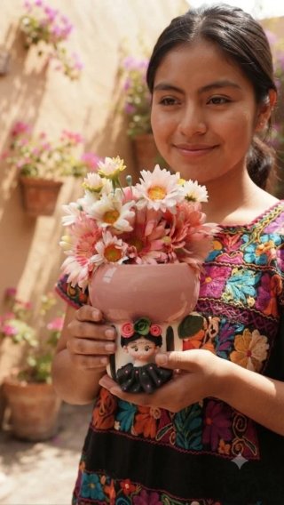 Vaso portafiori con decorazione Frida