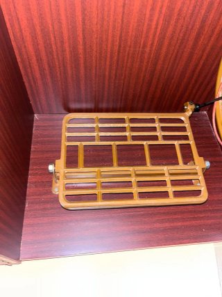 Maquina de coser antigua con Mueble de madera marr
