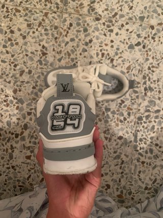 LV Skate grises