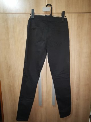 Pantalón pitillo negro