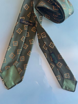 Cravatta verde con fantasia oro