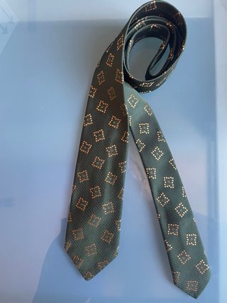 Cravatta verde con fantasia oro