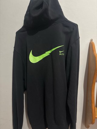 Sudadera Nike Negra con Logo Neón