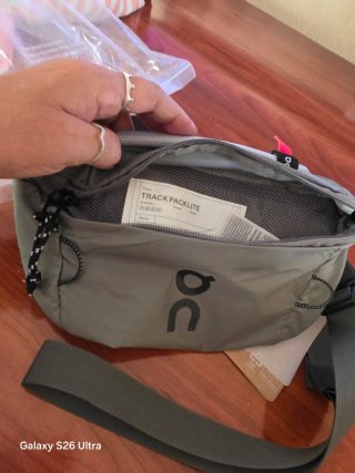 Riñonera bolso On gris