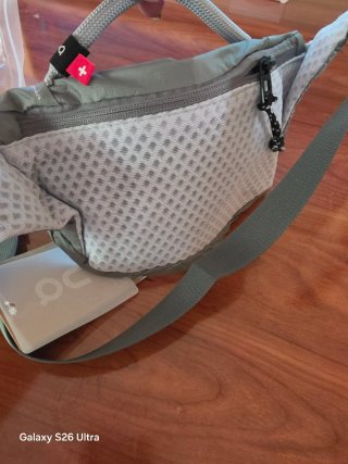 Riñonera bolso On gris