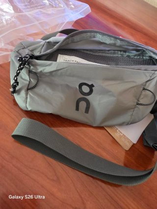 Riñonera bolso On gris