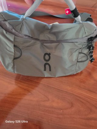 Riñonera bolso On gris