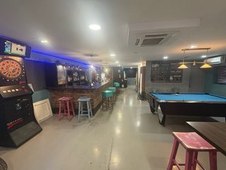 Es un bar en perfectas condiciones