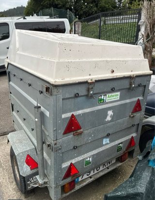 Remolque de carga con tapa