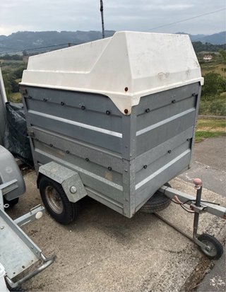 Remolque de carga con tapa