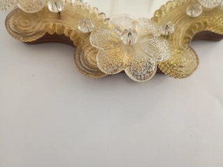 Specchiera decorata con fiori in vetro di murano