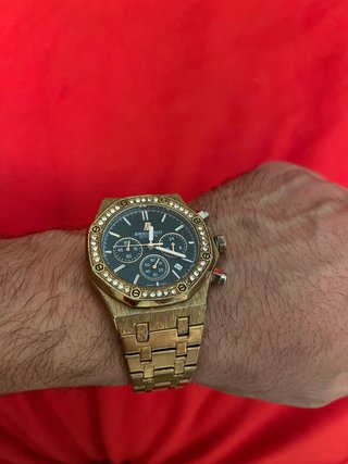 Reloj de pulsera dorado