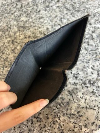 Billetera de piel negra para hombre – Buen estado