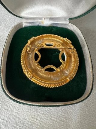 Broche dorado y blanco flotador | Como Nuevo