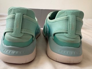 Nike Free RN Mujer T.41 Verde Agua