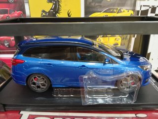 Coche a escala 1:18