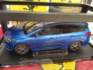 Coche a escala 1:18