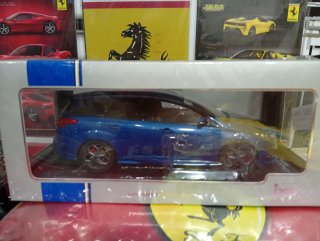 Coche a escala 1:18