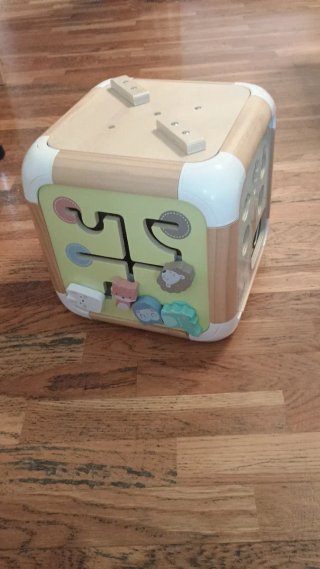 Cubo de madera para bebé
