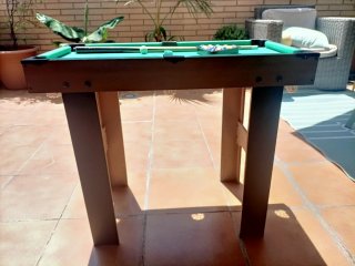 Mesa de billar y futbolín para niños. Poco usado.