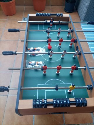 Mesa de billar y futbolín para niños. Poco usado.