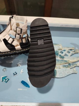 Sandalias Dr. Martens Blancas Talla 39