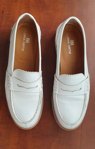 Mocasines de piel.