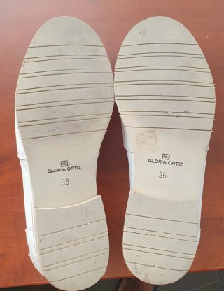 Mocasines de piel.