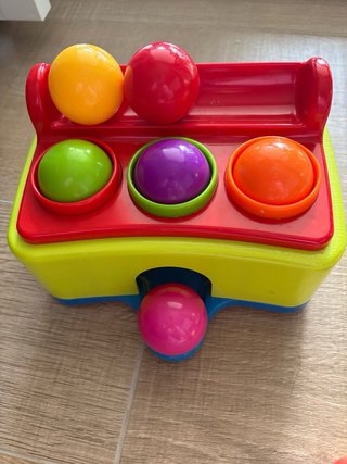 Juguete de martillo y pelotas para bebé