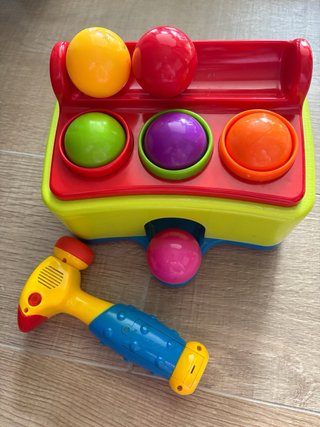 Juguete de martillo y pelotas para bebé