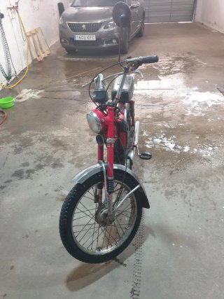 Puch X-30 Moped Roja y Negra