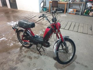 Puch X-30 Moped Roja y Negra