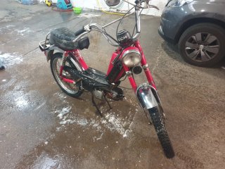 Puch X-30 Moped Roja y Negra