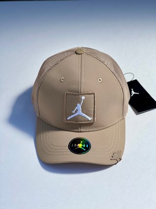 Gorra Jordan Beige con Logo Jumpman