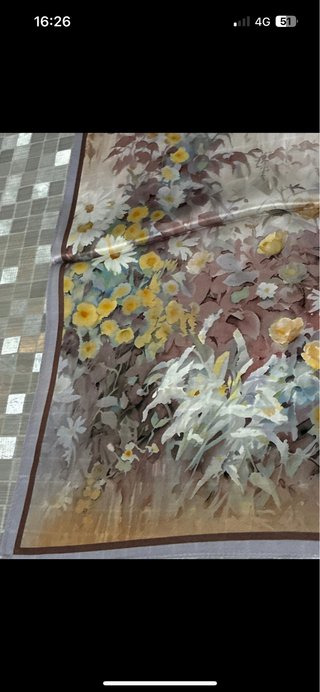 Foulard in seta con fiori