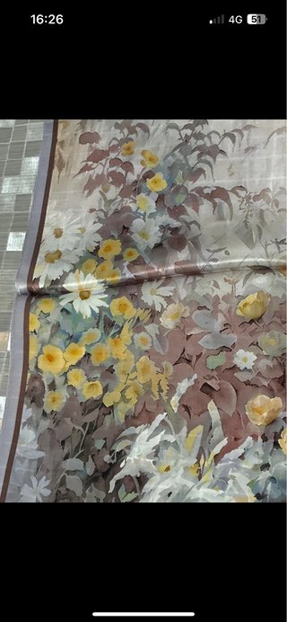 Foulard in seta con fiori