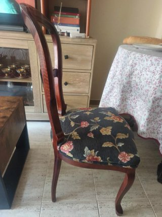 Sillas de comedor de madera con tapicería floral