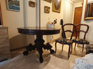 Sillas de comedor de madera con tapicería floral