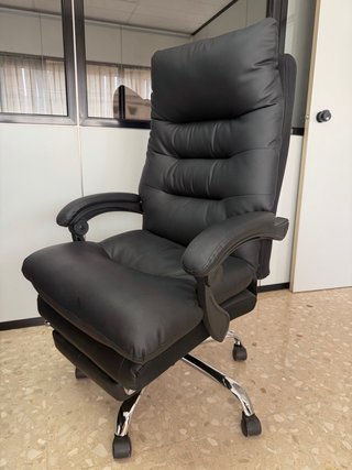 Silla de oficina ergonómica negra