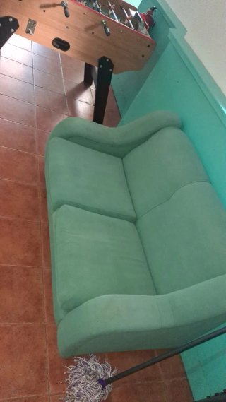Sofá verde de tela