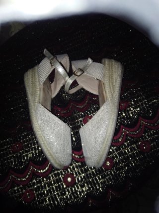 Sandalias cuña mujer doradas/plateadas