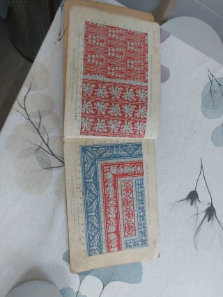 Vendo antiguo libreto de punto de cruz.1920+-